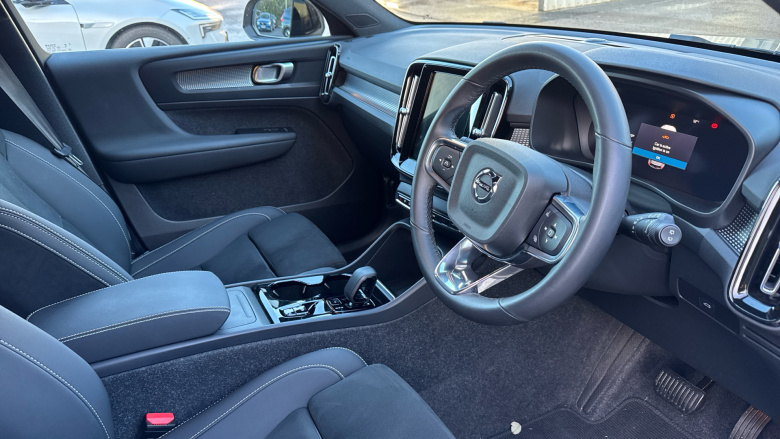 Volvo XC40 2.0 B3P Plus Dark 5dr Auto Petrol Estate